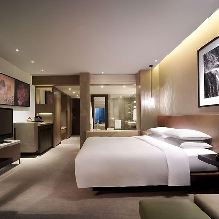 Grand Hyatt Hong Kong Hotel Exterior photo Deluxe Room