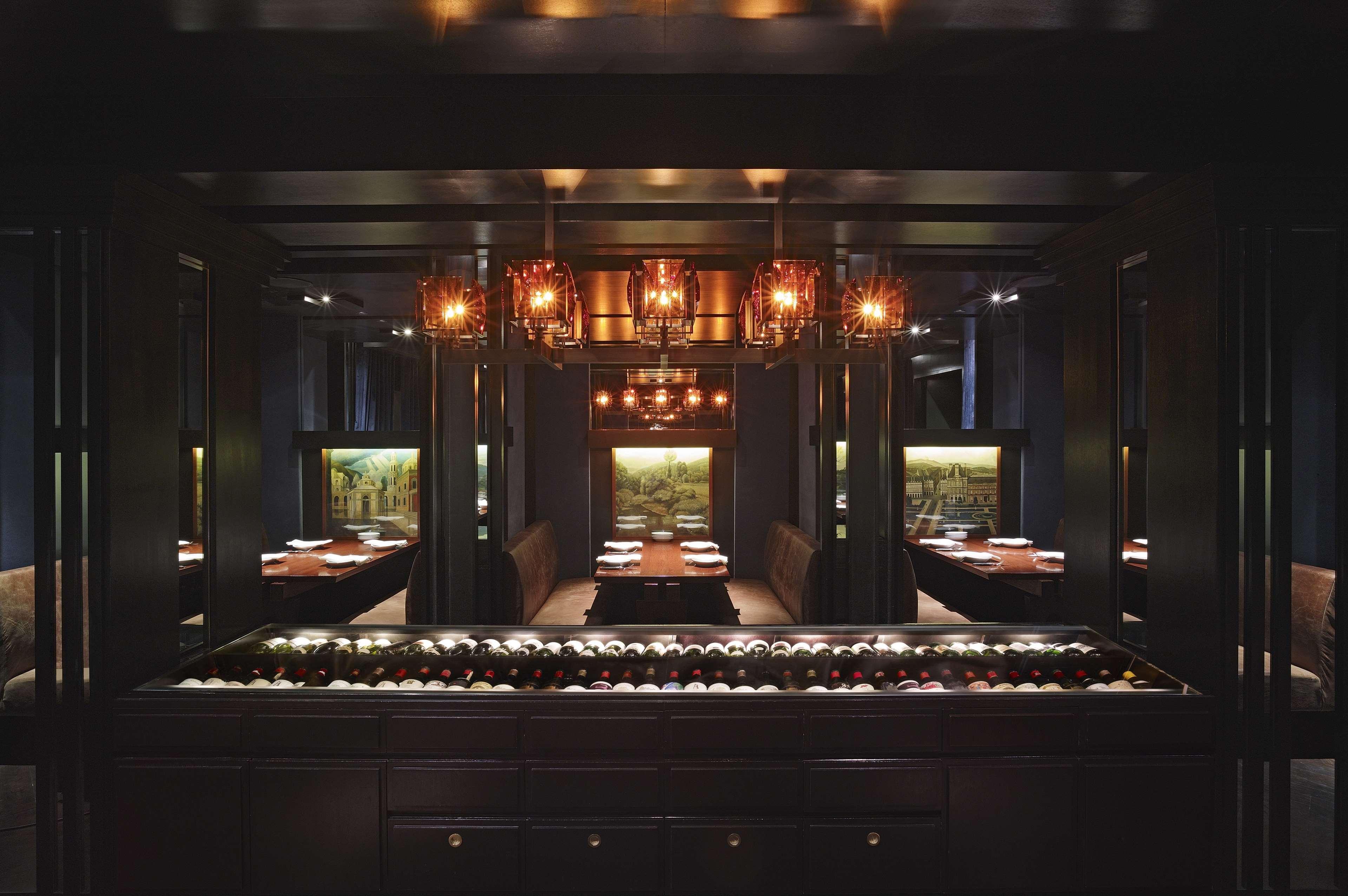 Grand Hyatt Hong Kong Hotel Exterior photo The interior of the restaurant