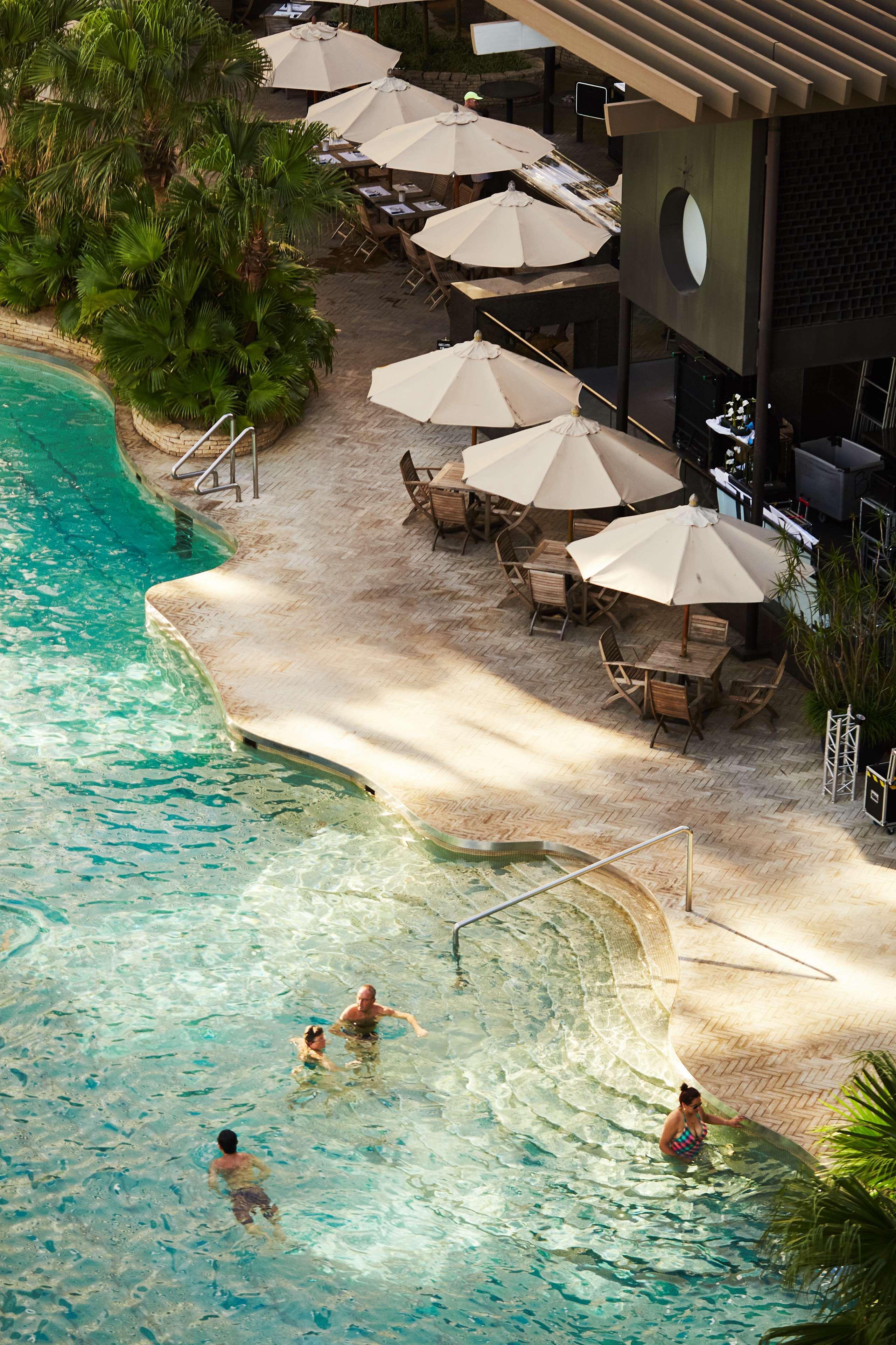 Grand Hyatt Hong Kong Hotel Exterior photo The pool at the hotel