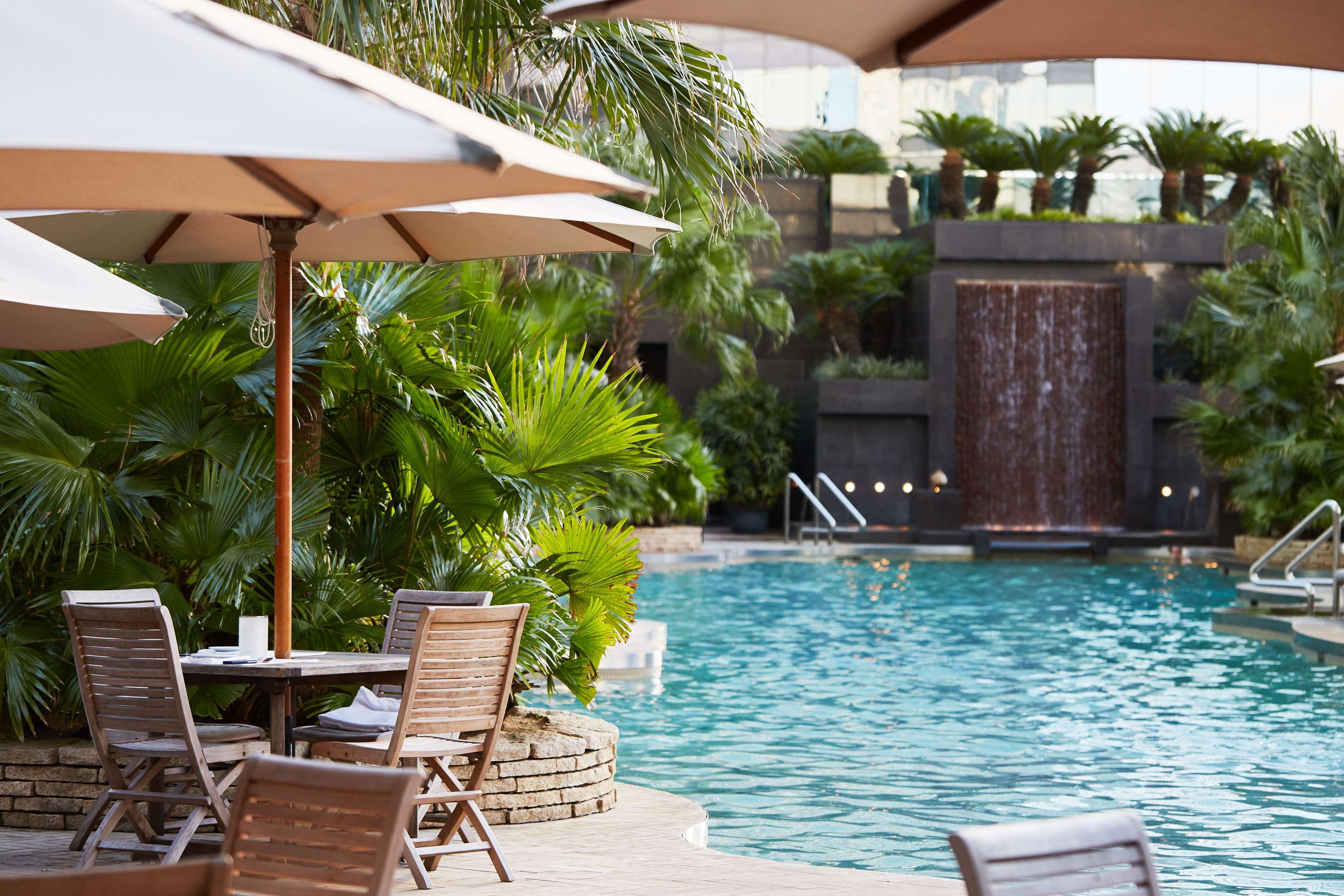 Grand Hyatt Hong Kong Hotel Exterior photo The pool at the hotel