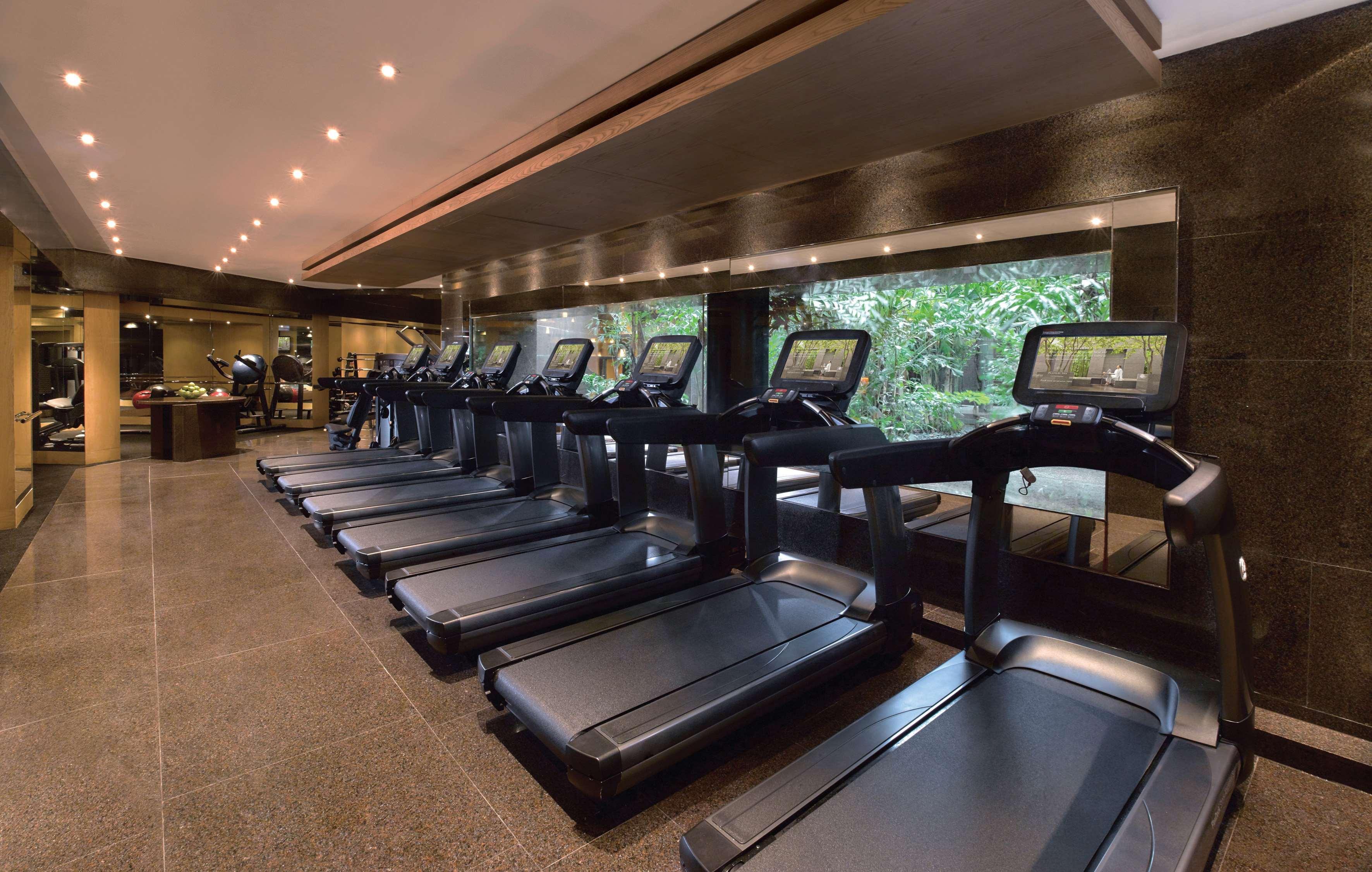 Grand Hyatt Hong Kong Hotel Exterior photo The gym at the hotel