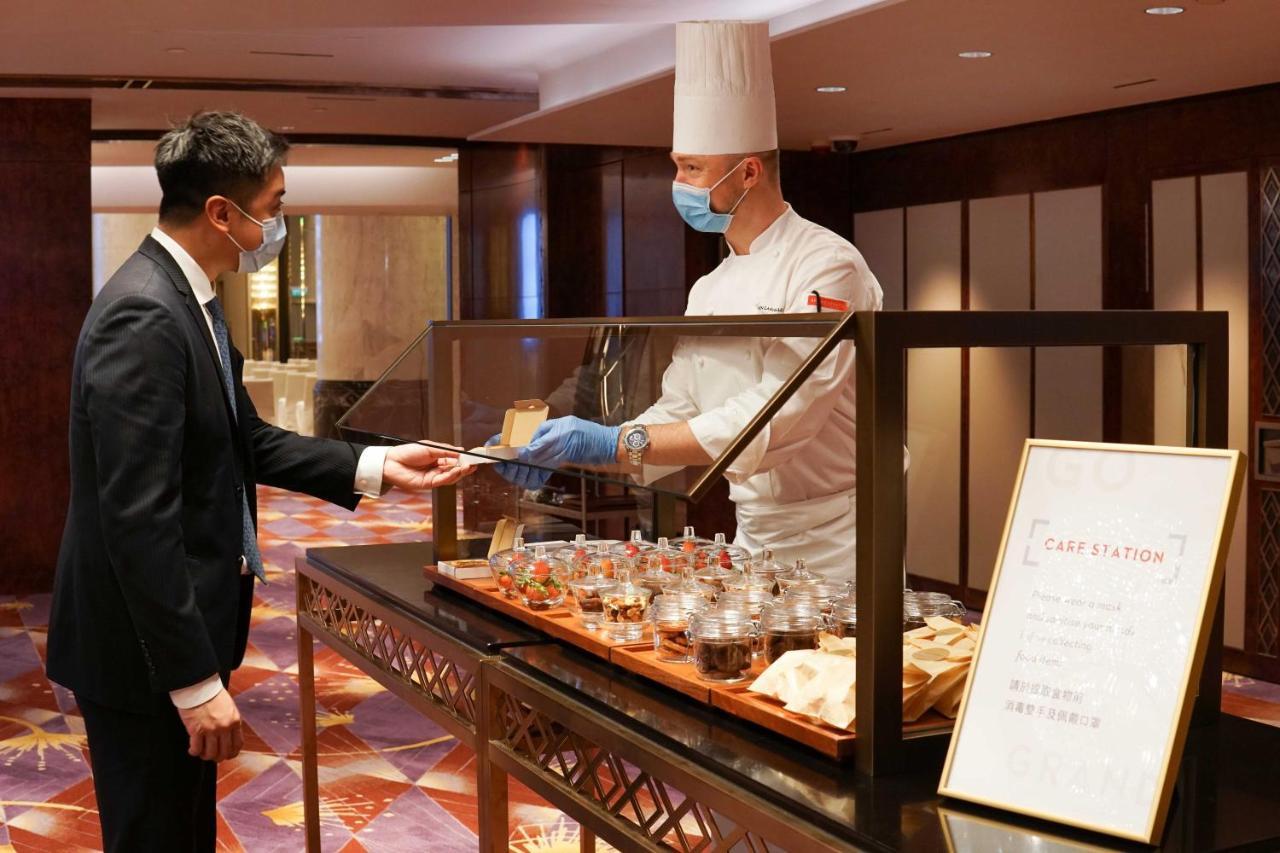 Grand Hyatt Hong Kong Hotel Exterior photo A hotel employee serving food at a buffet