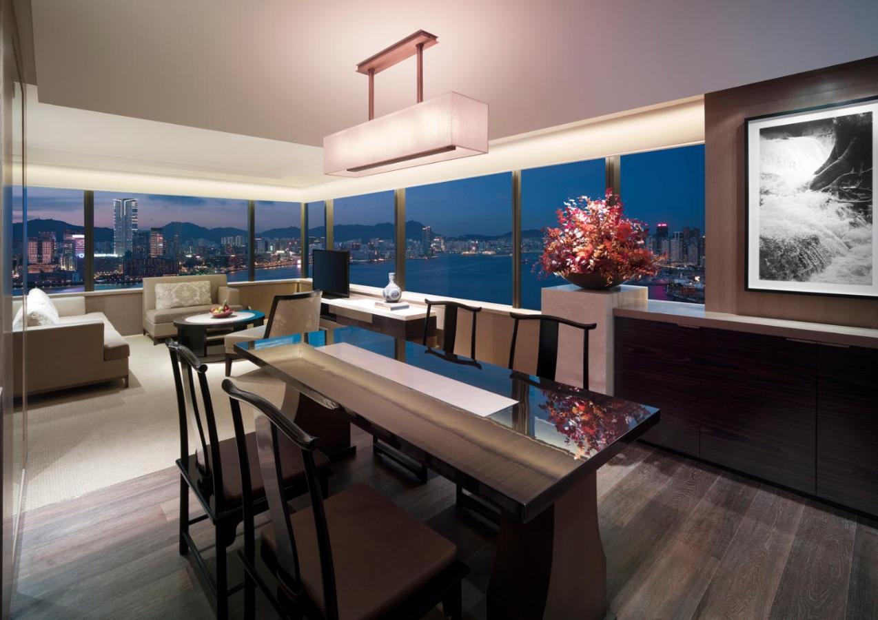 Grand Hyatt Hong Kong Hotel Exterior photo The Club at The Landmark, Central, Hong Kong