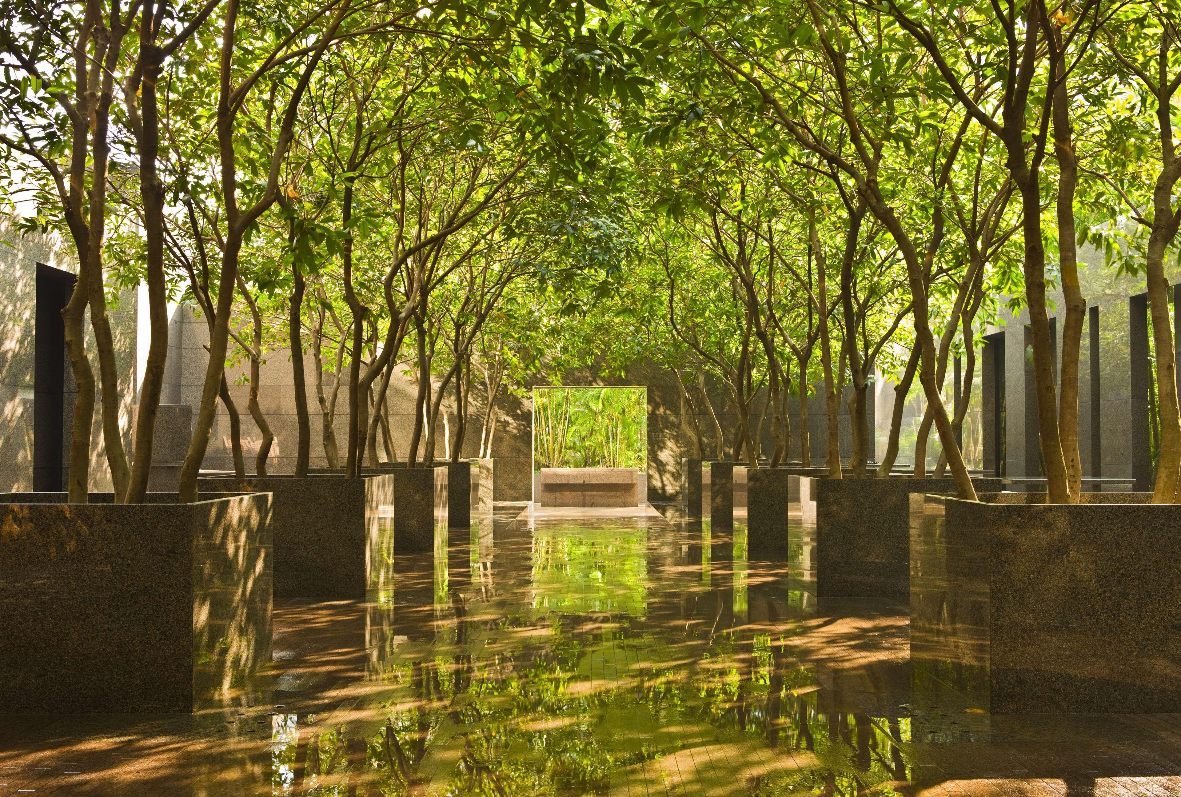 Grand Hyatt Hong Kong Hotel Exterior photo Vietnam Veterans Memorial
