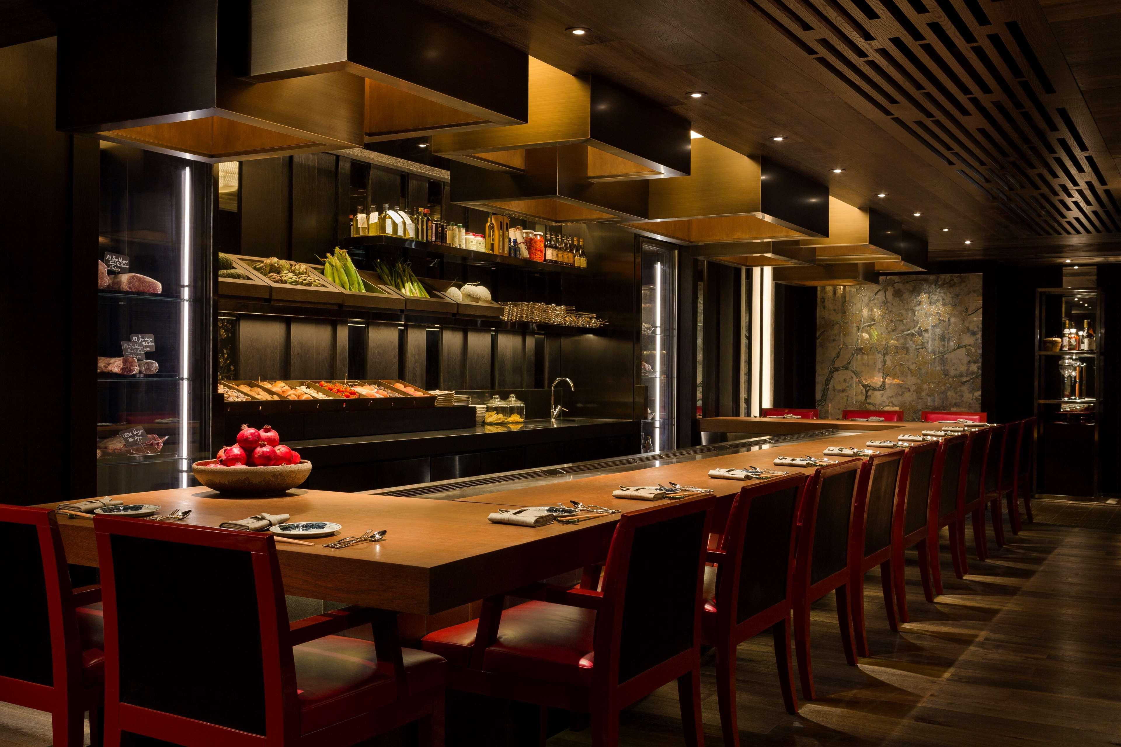 Grand Hyatt Hong Kong Hotel Exterior photo Interior of the restaurant