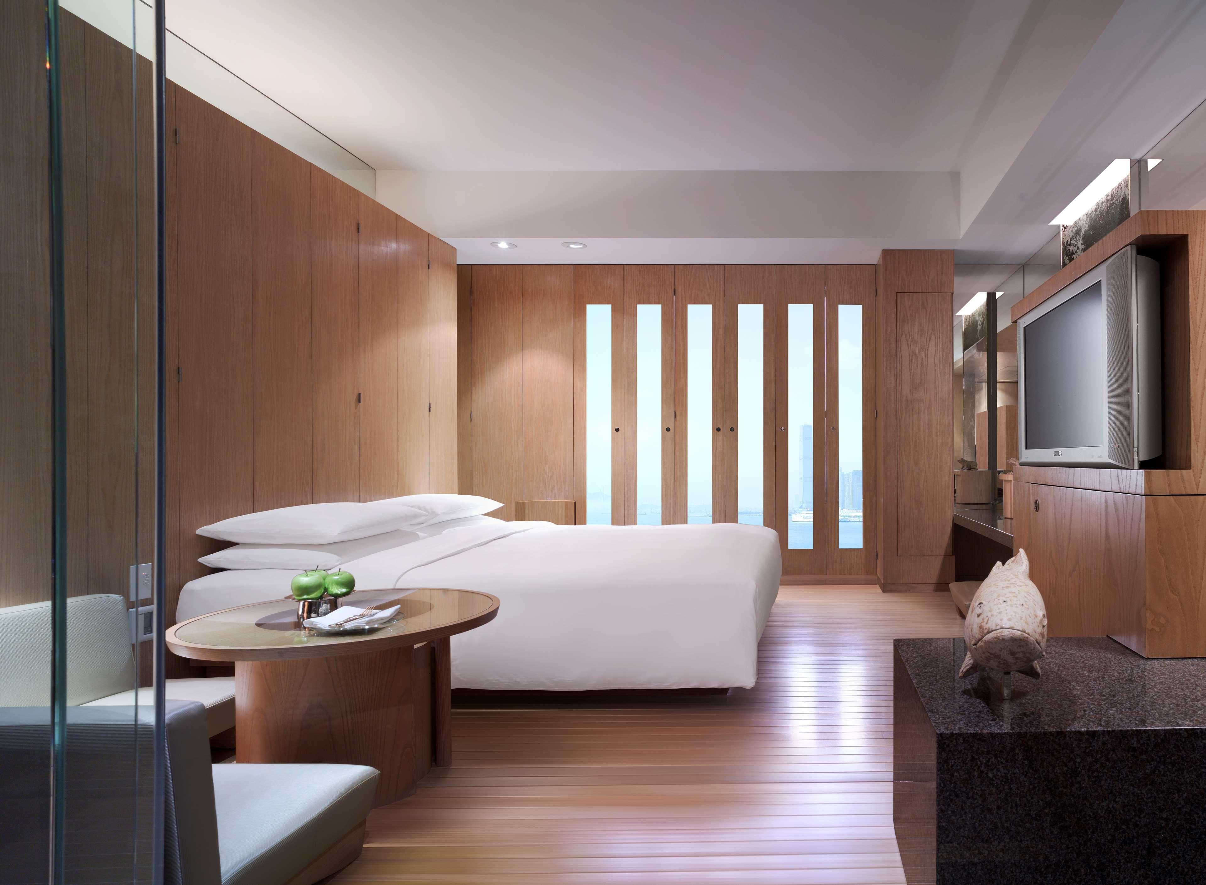 Grand Hyatt Hong Kong Hotel Exterior photo A room at the hotel