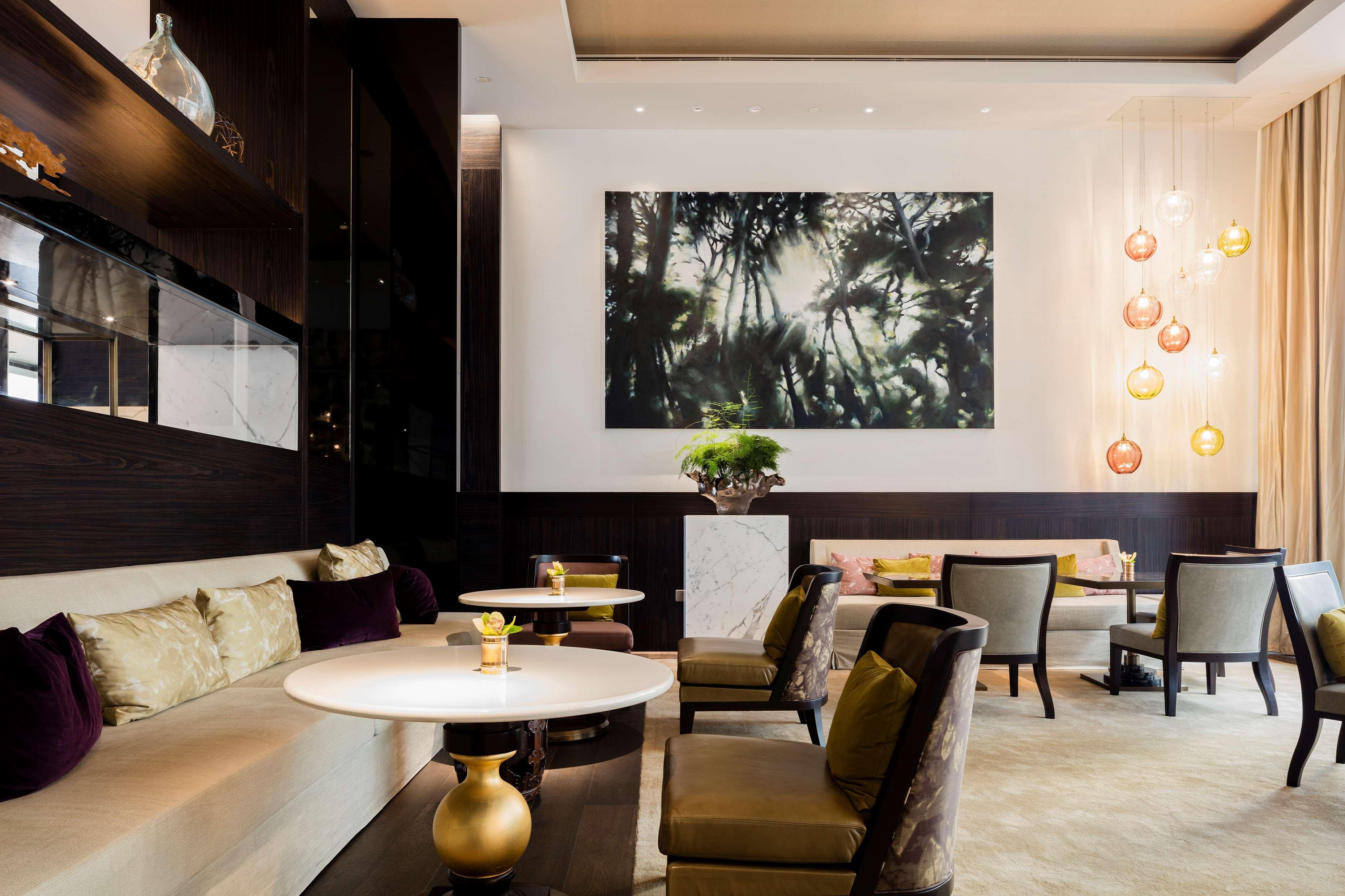 Grand Hyatt Hong Kong Hotel Exterior photo The Lounge at the airport