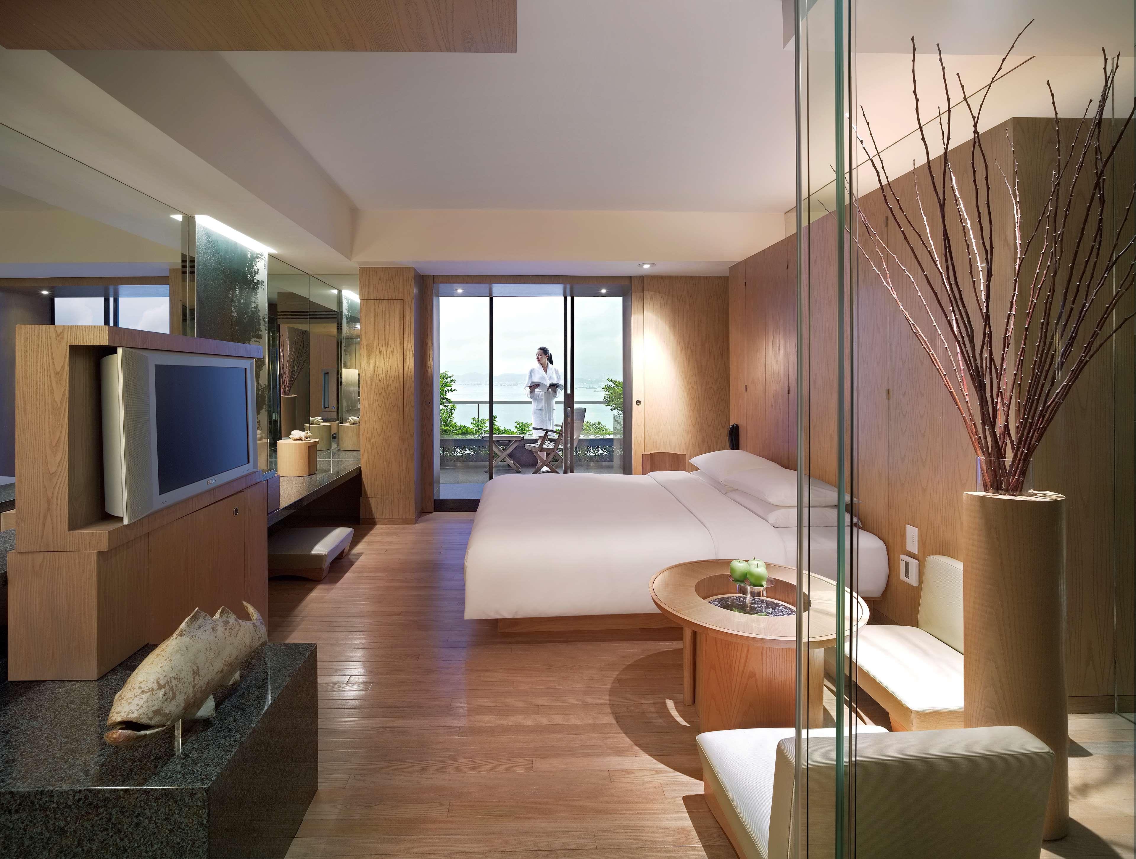 Grand Hyatt Hong Kong Hotel Exterior photo Deluxe Room