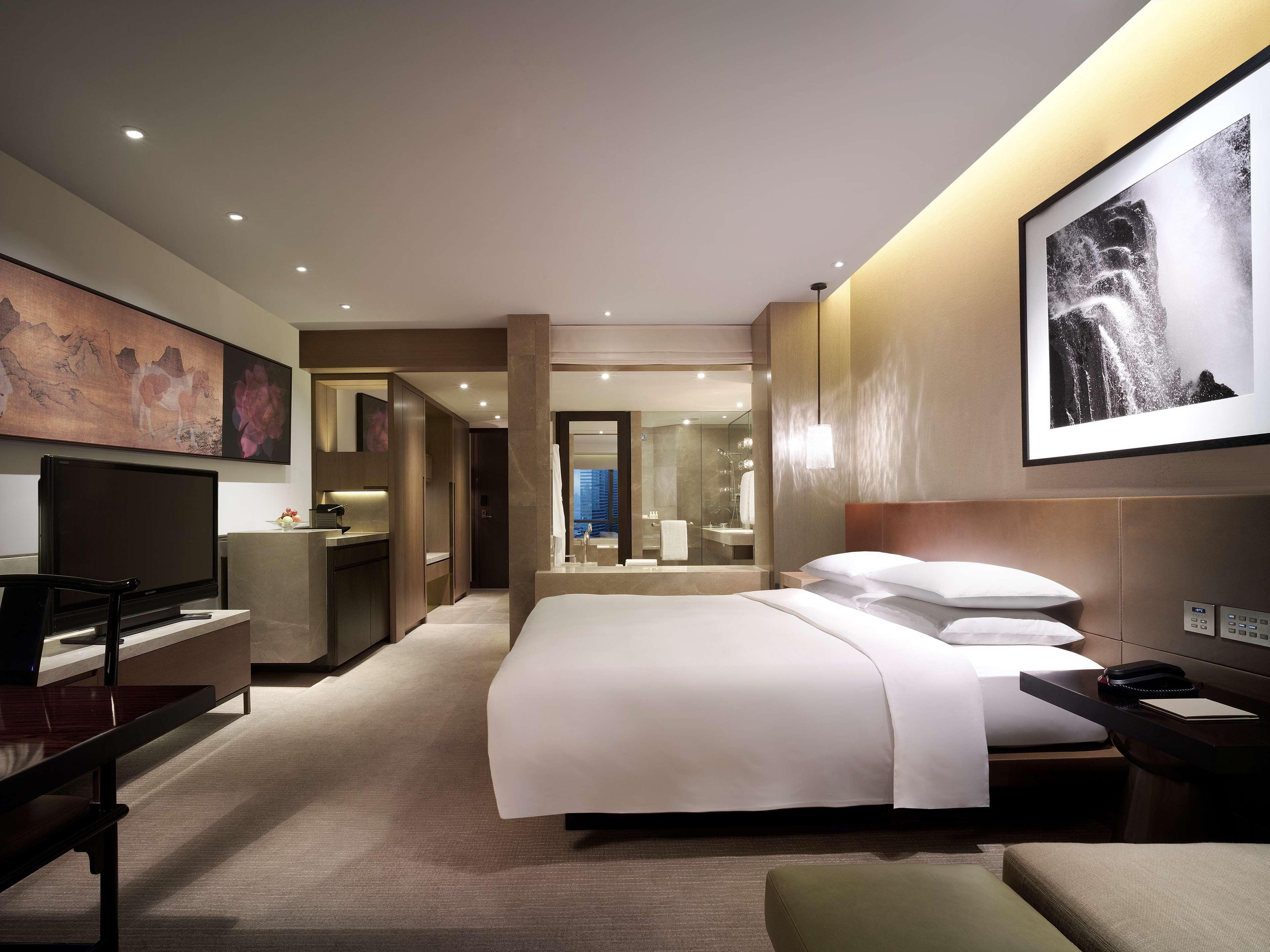 Grand Hyatt Hong Kong Hotel Exterior photo Deluxe Room