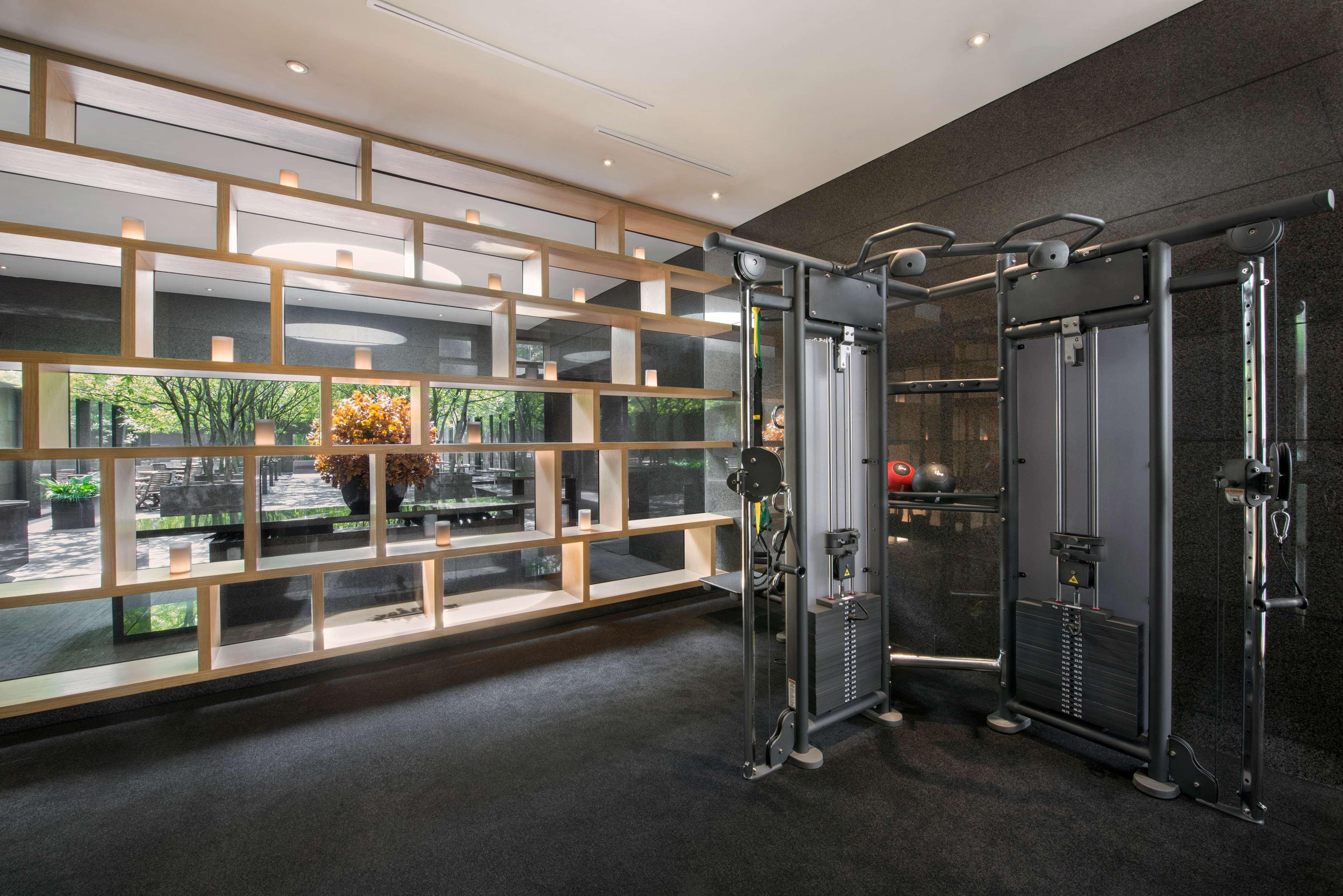Grand Hyatt Hong Kong Hotel Exterior photo The gym at The Ivy