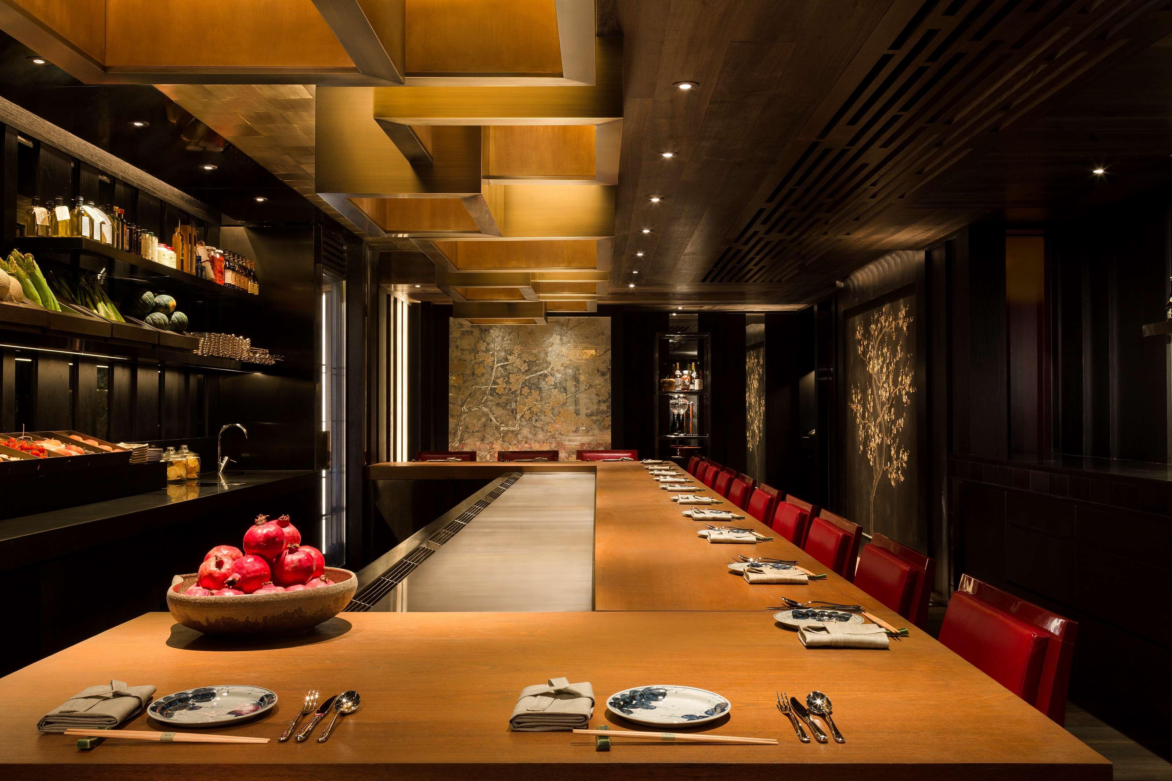 Grand Hyatt Hong Kong Hotel Exterior photo Interior of the restaurant