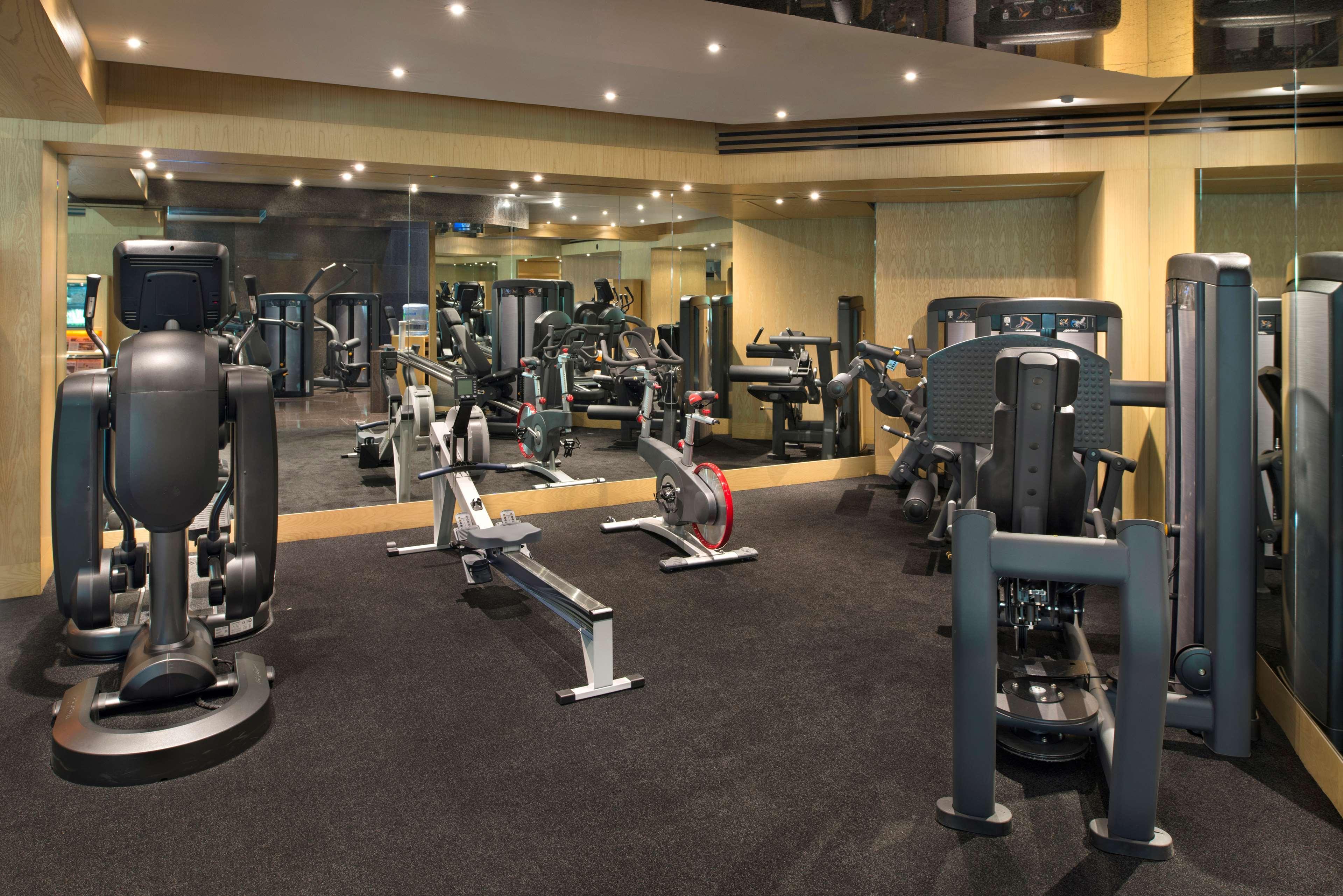 Grand Hyatt Hong Kong Hotel Exterior photo A typical gym